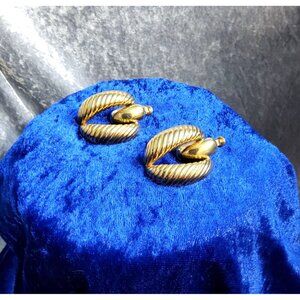 vintage gold tone bold runway style chunky screw back earrings